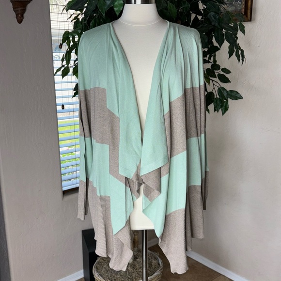 Studio Park x Kerstin Lindquist Bay Breeze Cardigan ~ Soft Jade/Taupe - Picture 1 of 6